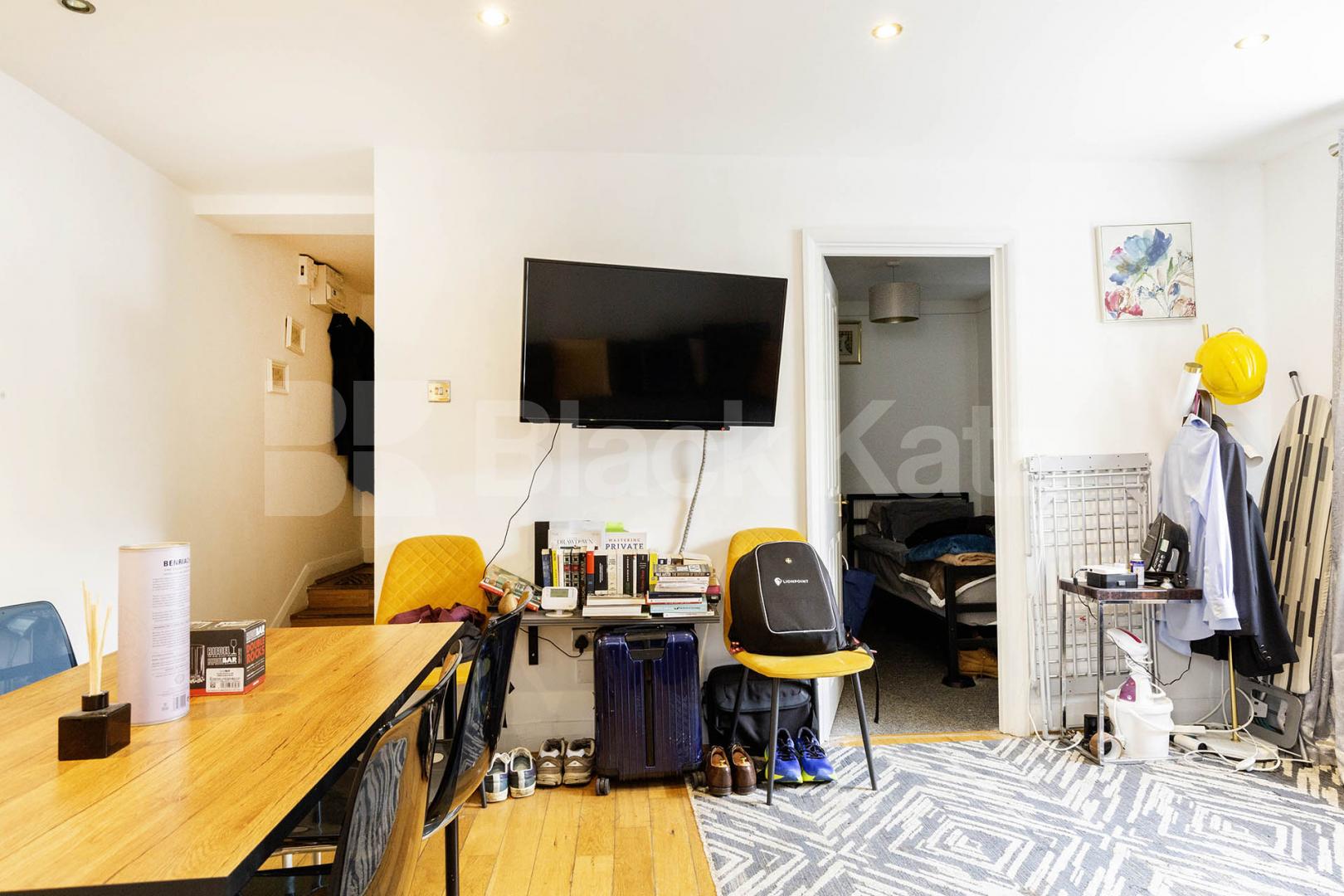 Two bed apartment located within a gated double fronted development  Camden Road, Camden Borders